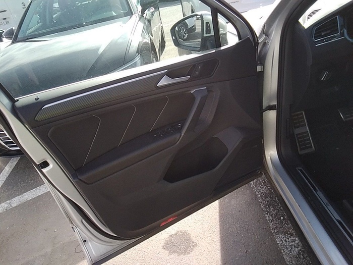 Volkswagen Tiguan R-Line 2.0 TDI 110 kW (150 CV) DSG Vehículo usado en Madrid Volkswagen Tiguan R-Line 2.0 TDI 110 kW (150 CV) DSG Vehículo usado en Madrid