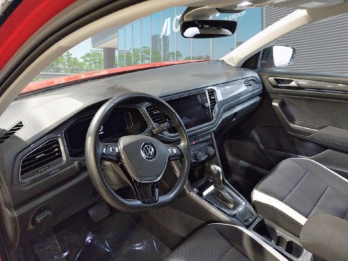 Volkswagen T-Roc Sport 2.0 TDI 110 kW (150 CV) DSG Vehículo usado en Madrid Volkswagen T-Roc Sport 2.0 TDI 110 kW (150 CV) DSG Vehículo usado en Madrid