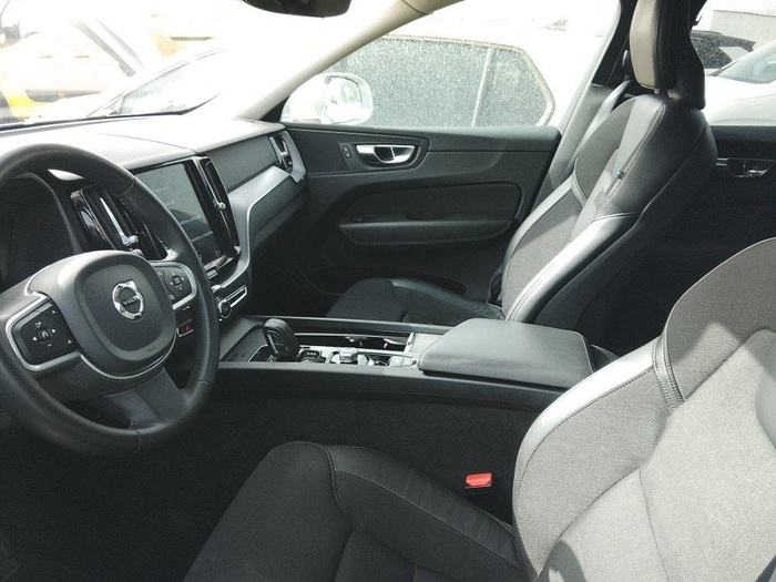 Volvo XC60 B4 D Business Plus AWD Auto 145 kW (197 CV) Vehículo usado en Madrid Volvo XC60 B4 D Business Plus AWD Auto 145 kW (197 CV) Vehículo usado en Madrid