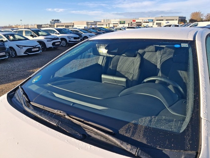 Toyota Corolla 1.8 125 Híbrido Active Tech E-CVT 90 kW (122 CV) Vehículo usado en Madrid Toyota Corolla 1.8 125 Híbrido Active Tech E-CVT 90 kW (122 CV) Vehículo usado en Madrid