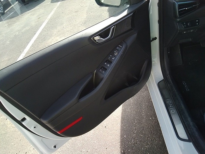 Hyundai Ioniq 1.6 GDI HEV Tecno DCT 104 kW (141 CV) Vehículo usado en Madrid Hyundai Ioniq 1.6 GDI HEV Tecno DCT 104 kW (141 CV) Vehículo usado en Madrid