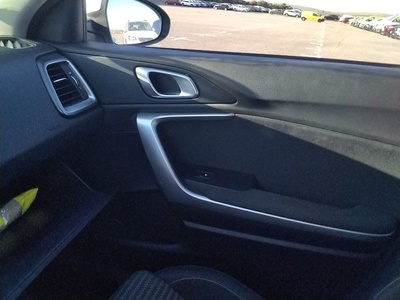 Kia XCeed 1.0 T-GDi Concept 88 kW (120 CV) 13 Kia XCeed 1.0 T-GDi Concept 88 kW (120 CV) 13