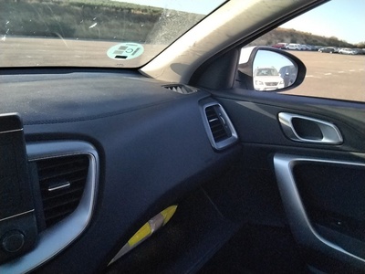 Kia XCeed 1.0 T-GDi Concept 88 kW (120 CV) 12 Kia XCeed 1.0 T-GDi Concept 88 kW (120 CV) 12