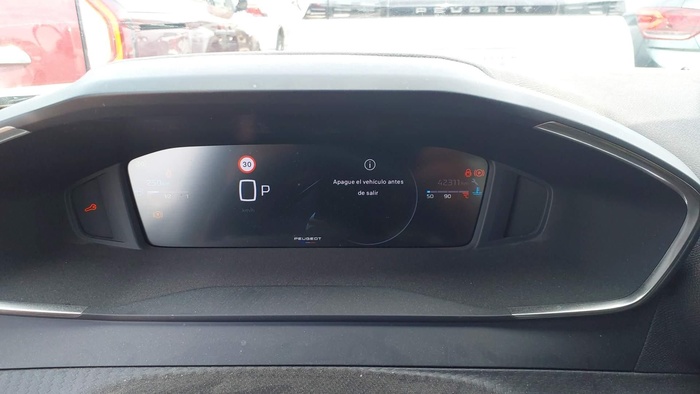Peugeot 2008 PureTech 130 S&S Allure EAT8 96 kW (130 CV) Vehículo usado en Madrid Peugeot 2008 PureTech 130 S&S Allure EAT8 96 kW (130 CV) Vehículo usado en Madrid