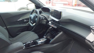 Peugeot 2008 PureTech 130 S&S Allure EAT8 96 kW (130 CV) 5 Peugeot 2008 PureTech 130 S&S Allure EAT8 96 kW (130 CV) 5