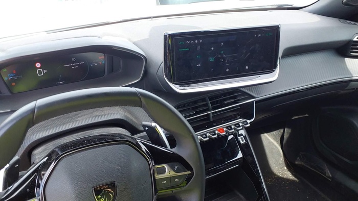 Peugeot 2008 PureTech 130 S&S Allure EAT8 96 kW (130 CV) Vehículo usado en Madrid Peugeot 2008 PureTech 130 S&S Allure EAT8 96 kW (130 CV) Vehículo usado en Madrid