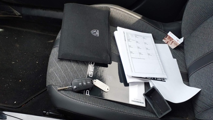 Peugeot 2008 PureTech 130 S&S Allure EAT8 96 kW (130 CV) Vehículo usado en Madrid Peugeot 2008 PureTech 130 S&S Allure EAT8 96 kW (130 CV) Vehículo usado en Madrid