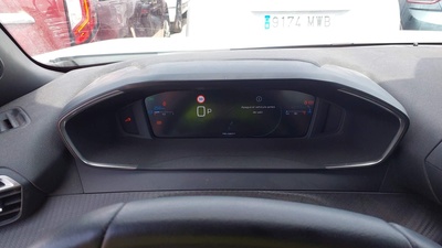 Peugeot 2008 PureTech 130 S&S Allure EAT8 96 kW (130 CV) 7 Peugeot 2008 PureTech 130 S&S Allure EAT8 96 kW (130 CV) 7