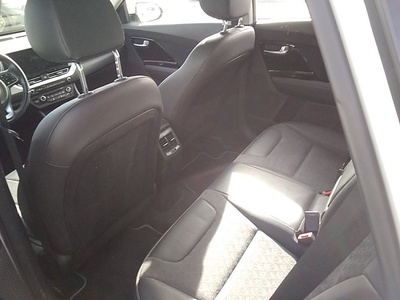 Kia Niro 1.6 GDi PHEV Drive 104 kW (141 CV) 15 Kia Niro 1.6 GDi PHEV Drive 104 kW (141 CV) 15