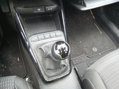 Kia Stonic 1.2 DPi Drive 62 kW (84 CV) 15 Kia Stonic 1.2 DPi Drive 62 kW (84 CV) 15