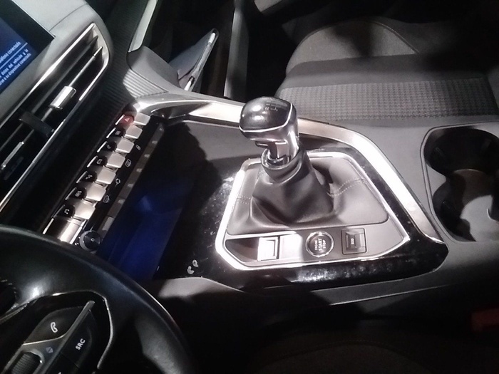 Peugeot 3008 BlueHDi 130 S&S Active Pack 96 kW (130 CV) Vehículo usado en Madrid Peugeot 3008 BlueHDi 130 S&S Active Pack 96 kW (130 CV) Vehículo usado en Madrid