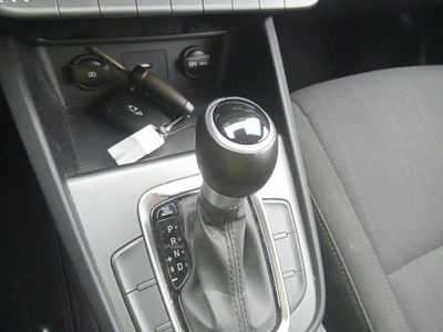 Hyundai Kona 1.6 GDI HEV Maxx DCT 104 kW (141 CV) 12 Hyundai Kona 1.6 GDI HEV Maxx DCT 104 kW (141 CV) 12