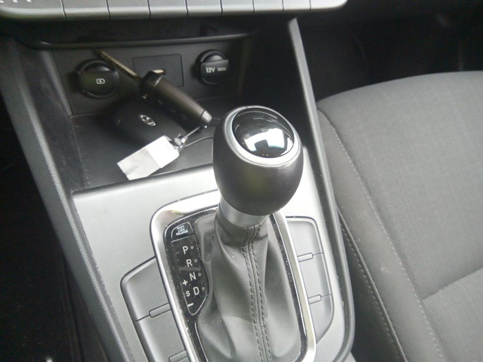 Hyundai Kona 1.6 GDI HEV Maxx DCT 104 kW (141 CV) Vehículo usado en Madrid Hyundai Kona 1.6 GDI HEV Maxx DCT 104 kW (141 CV) Vehículo usado en Madrid