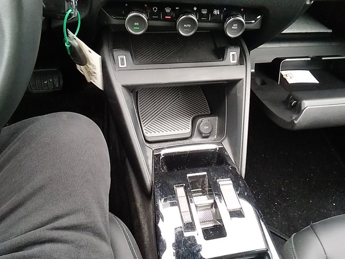 Citroen C4 BlueHDi 130 S&S Plus EAT8 96 kW (131 CV) Vehículo usado en Madrid Citroen C4 BlueHDi 130 S&S Plus EAT8 96 kW (131 CV) Vehículo usado en Madrid