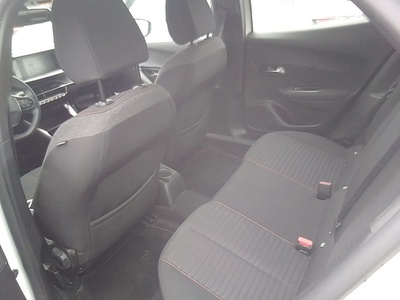 Peugeot 2008 BlueHDi 110 S&S Active Pack 81 kW (110 CV) 15 Peugeot 2008 BlueHDi 110 S&S Active Pack 81 kW (110 CV) 15