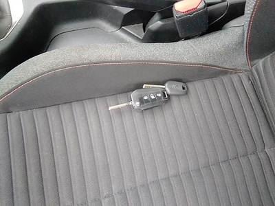 Peugeot 2008 BlueHDi 110 S&S Active Pack 81 kW (110 CV) 12 Peugeot 2008 BlueHDi 110 S&S Active Pack 81 kW (110 CV) 12