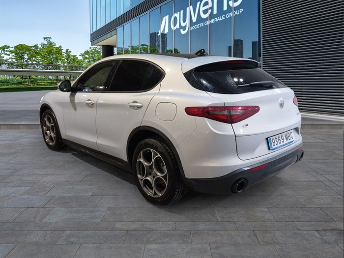 Alfa Romeo Stelvio 2.2 Diesel Sprint AWD 140 kW (190 CV) Vehículo usado en Madrid Alfa Romeo Stelvio 2.2 Diesel Sprint AWD 140 kW (190 CV) Vehículo usado en Madrid