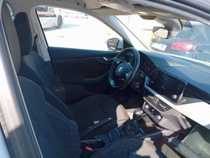 Skoda Kamiq 1.0 TSI Emotion DSG 81 kW (110 CV) Vehículo usado en Madrid Skoda Kamiq 1.0 TSI Emotion DSG 81 kW (110 CV) Vehículo usado en Madrid