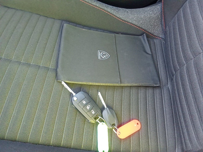 Peugeot 2008 Active Pack S&S BlueHDi 96 kW (130 CV) EAT8 Vehículo usado en Madrid Peugeot 2008 Active Pack S&S BlueHDi 96 kW (130 CV) EAT8 Vehículo usado en Madrid