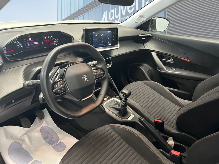 Peugeot 2008 Active Pack S&S BlueHDi 96 kW (130 CV) EAT8 Vehículo usado en Madrid Peugeot 2008 Active Pack S&S BlueHDi 96 kW (130 CV) EAT8 Vehículo usado en Madrid