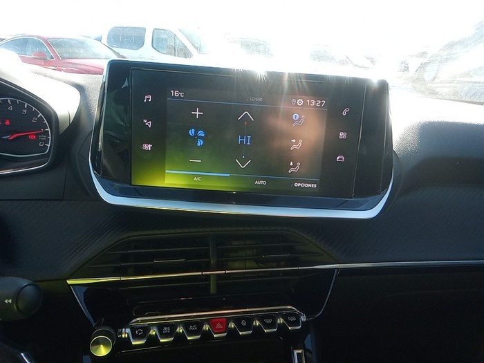 Peugeot 2008 Active Pack S&S BlueHDi 96 kW (130 CV) EAT8 Vehículo usado en Madrid Peugeot 2008 Active Pack S&S BlueHDi 96 kW (130 CV) EAT8 Vehículo usado en Madrid