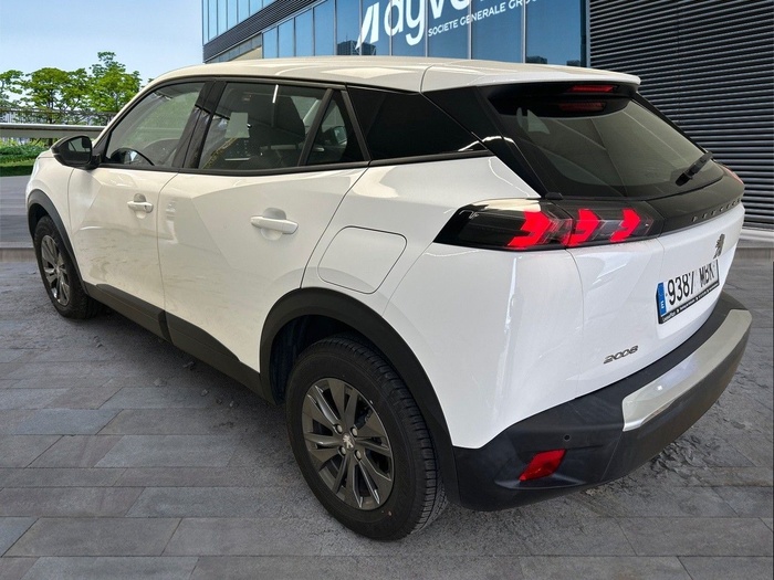 Peugeot 2008 Active Pack S&S BlueHDi 96 kW (130 CV) EAT8 Vehículo usado en Madrid Peugeot 2008 Active Pack S&S BlueHDi 96 kW (130 CV) EAT8 Vehículo usado en Madrid