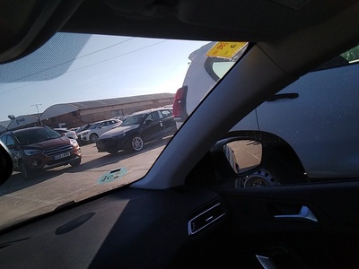 Peugeot 308 BlueHDi 130 S&S Style 96 kW (130 CV) 14 Peugeot 308 BlueHDi 130 S&S Style 96 kW (130 CV) 14