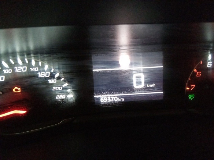 Peugeot 2008 Active Pack S&S BlueHDi 96 kW (130 CV) EAT8 Vehículo usado en Madrid Peugeot 2008 Active Pack S&S BlueHDi 96 kW (130 CV) EAT8 Vehículo usado en Madrid