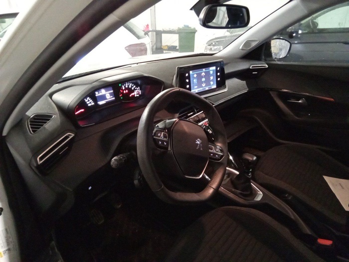 Peugeot 2008 Active Pack S&S BlueHDi 96 kW (130 CV) EAT8 Vehículo usado en Madrid Peugeot 2008 Active Pack S&S BlueHDi 96 kW (130 CV) EAT8 Vehículo usado en Madrid