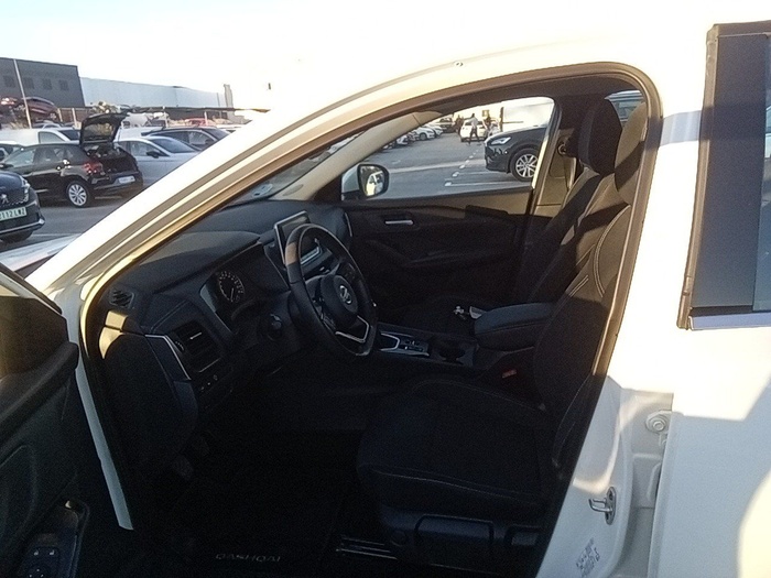 Nissan Qashqai DIG-T 140 mHEV Acenta 4x2 103 kW (140 CV) Vehículo usado en Madrid Nissan Qashqai DIG-T 140 mHEV Acenta 4x2 103 kW (140 CV) Vehículo usado en Madrid