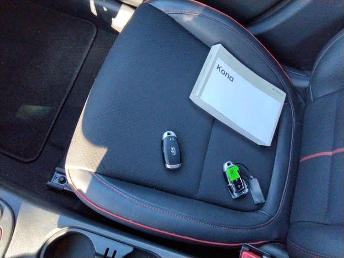 Hyundai Kona 1.0 TGDI SLE 4x2 88 kW (120 CV) Vehículo usado en Madrid Hyundai Kona 1.0 TGDI SLE 4x2 88 kW (120 CV) Vehículo usado en Madrid