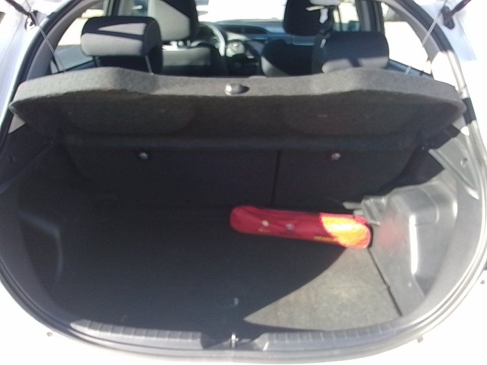 Toyota Yaris 1.5 100H Active 74 kW (100 CV) Vehículo usado en Madrid Toyota Yaris 1.5 100H Active 74 kW (100 CV) Vehículo usado en Madrid