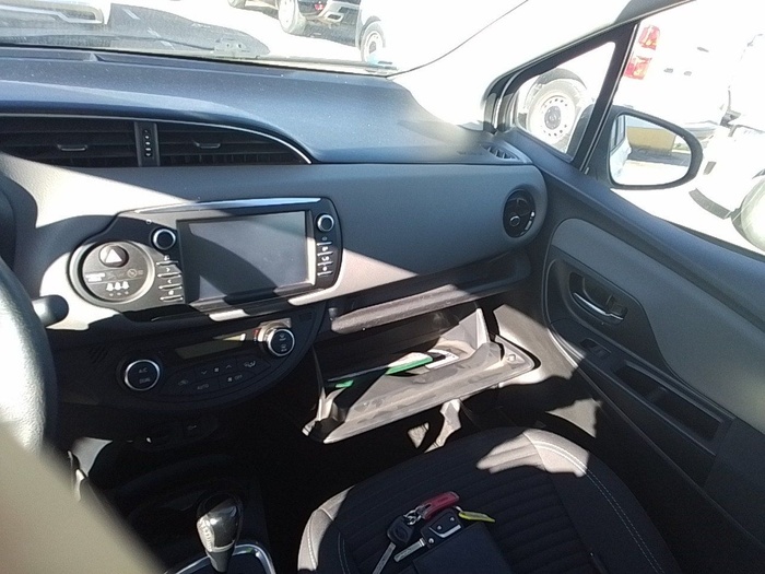 Toyota Yaris 1.5 100H Active 74 kW (100 CV) Vehículo usado en Madrid Toyota Yaris 1.5 100H Active 74 kW (100 CV) Vehículo usado en Madrid