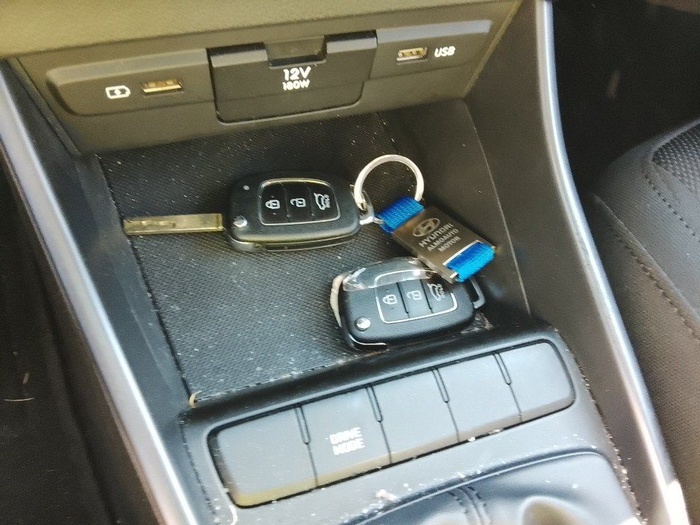 Hyundai i20 1.0 TGDI 48V Essence 74 kW (100 CV) Vehículo usado en Madrid Hyundai i20 1.0 TGDI 48V Essence 74 kW (100 CV) Vehículo usado en Madrid