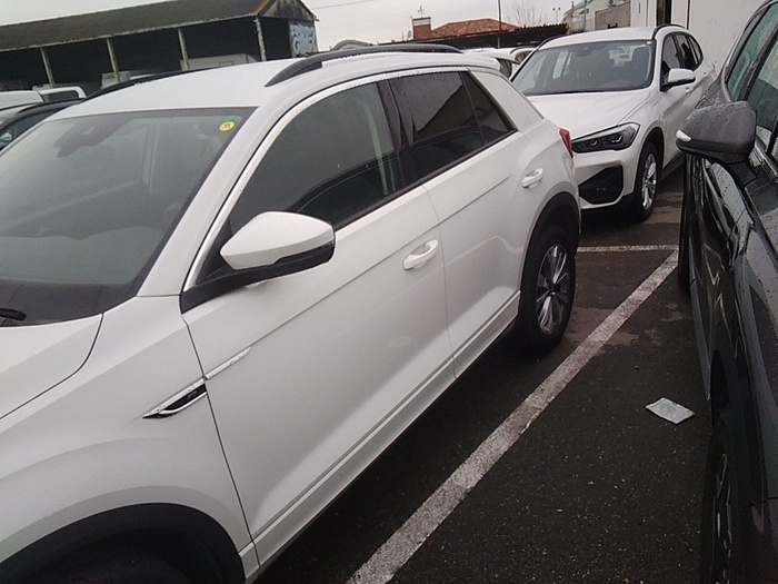 Volkswagen T-Roc Advance R-Line 1.0 TSI 81 kW (110 CV) Vehículo usado en Madrid Volkswagen T-Roc Advance R-Line 1.0 TSI 81 kW (110 CV) Vehículo usado en Madrid