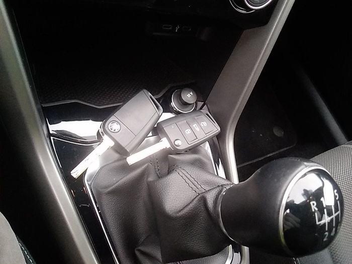 Volkswagen T-Roc Advance R-Line 1.0 TSI 81 kW (110 CV) Vehículo usado en Madrid Volkswagen T-Roc Advance R-Line 1.0 TSI 81 kW (110 CV) Vehículo usado en Madrid