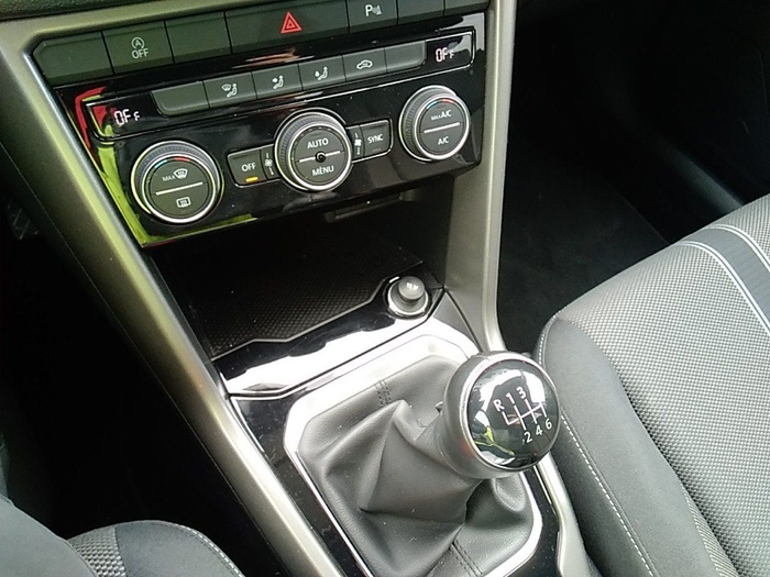 Volkswagen T-Roc Advance R-Line 1.0 TSI 81 kW (110 CV) Vehículo usado en Madrid Volkswagen T-Roc Advance R-Line 1.0 TSI 81 kW (110 CV) Vehículo usado en Madrid