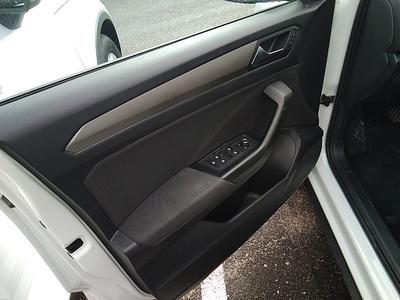 Volkswagen T-Roc Advance R-Line 1.0 TSI 81 kW (110 CV) 10 Volkswagen T-Roc Advance R-Line 1.0 TSI 81 kW (110 CV) 10