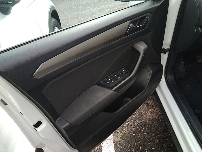 Volkswagen T-Roc Advance R-Line 1.0 TSI 81 kW (110 CV) Vehículo usado en Madrid Volkswagen T-Roc Advance R-Line 1.0 TSI 81 kW (110 CV) Vehículo usado en Madrid