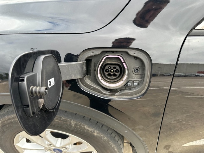 Ford Kuga 2.5 Duratec PHEV Titanium Auto 165 kW (225 CV) Vehículo usado en Madrid Ford Kuga 2.5 Duratec PHEV Titanium Auto 165 kW (225 CV) Vehículo usado en Madrid