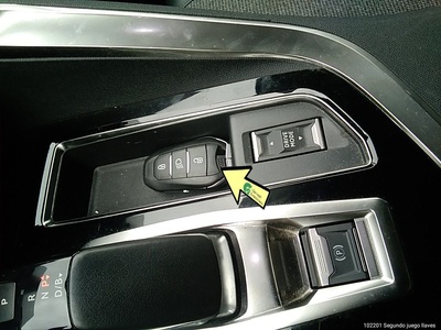 Peugeot 3008 Hybrid 225 Allure e-EAT8 165 kW (225 CV) 12 Peugeot 3008 Hybrid 225 Allure e-EAT8 165 kW (225 CV) 12