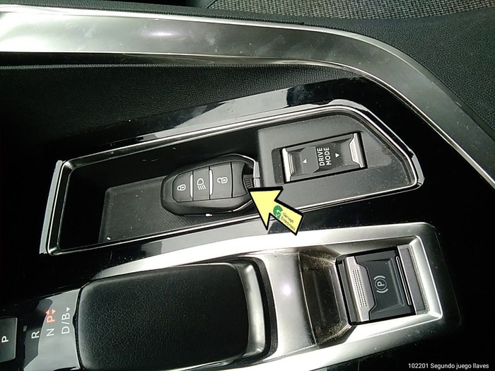 Peugeot 3008 Hybrid 225 Allure e-EAT8 165 kW (225 CV) Vehículo usado en Madrid Peugeot 3008 Hybrid 225 Allure e-EAT8 165 kW (225 CV) Vehículo usado en Madrid