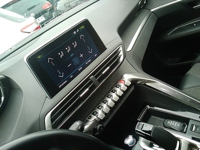 Peugeot 3008 Hybrid 225 Allure e-EAT8 165 kW (225 CV) 9 Peugeot 3008 Hybrid 225 Allure e-EAT8 165 kW (225 CV) 9