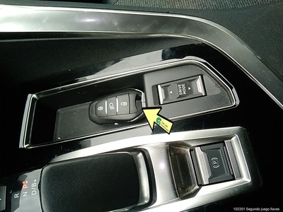 Peugeot 3008 Hybrid 225 Allure e-EAT8 165 kW (225 CV) 13 Peugeot 3008 Hybrid 225 Allure e-EAT8 165 kW (225 CV) 13