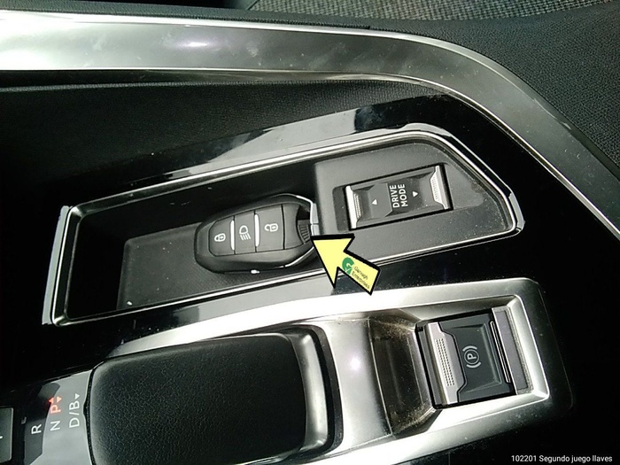 Peugeot 3008 Hybrid 225 Allure e-EAT8 165 kW (225 CV) Vehículo usado en Madrid Peugeot 3008 Hybrid 225 Allure e-EAT8 165 kW (225 CV) Vehículo usado en Madrid