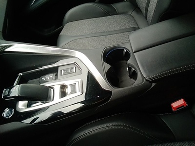 Peugeot 3008 Hybrid 225 Allure e-EAT8 165 kW (225 CV) 11 Peugeot 3008 Hybrid 225 Allure e-EAT8 165 kW (225 CV) 11