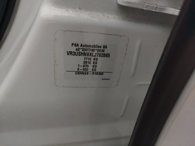 Peugeot 2008 Puretech 100 S&S Active 75 kW (100 CV) 8 Peugeot 2008 Puretech 100 S&S Active 75 kW (100 CV) 8