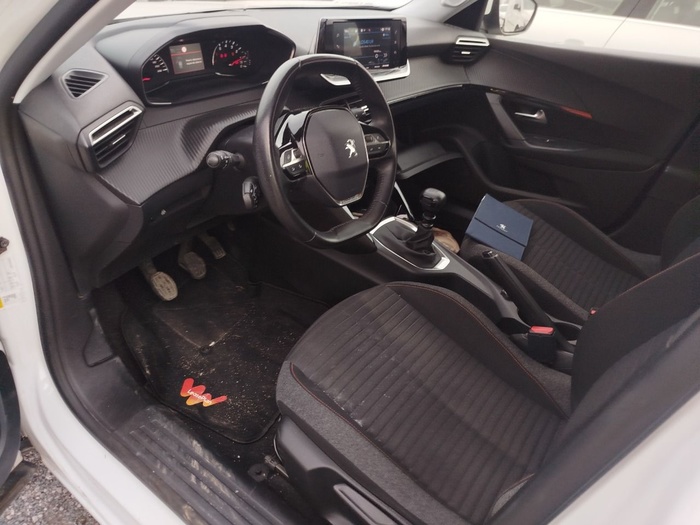 Peugeot 2008 Puretech 100 S&S Active 75 kW (100 CV) Vehículo usado en Madrid Peugeot 2008 Puretech 100 S&S Active 75 kW (100 CV) Vehículo usado en Madrid