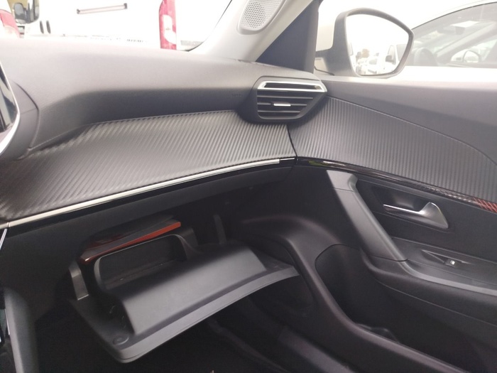 Peugeot 2008 Puretech 100 S&S Active 75 kW (100 CV) Vehículo usado en Madrid Peugeot 2008 Puretech 100 S&S Active 75 kW (100 CV) Vehículo usado en Madrid