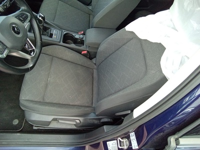 Volkswagen Golf Life 2.0 TDI 85 kW (115 CV) 15 Volkswagen Golf Life 2.0 TDI 85 kW (115 CV) 15